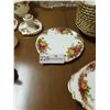 Image 2 : 74 Pieces of Royal Albert Bone China England with Place Mats and Two Serving Dishes
