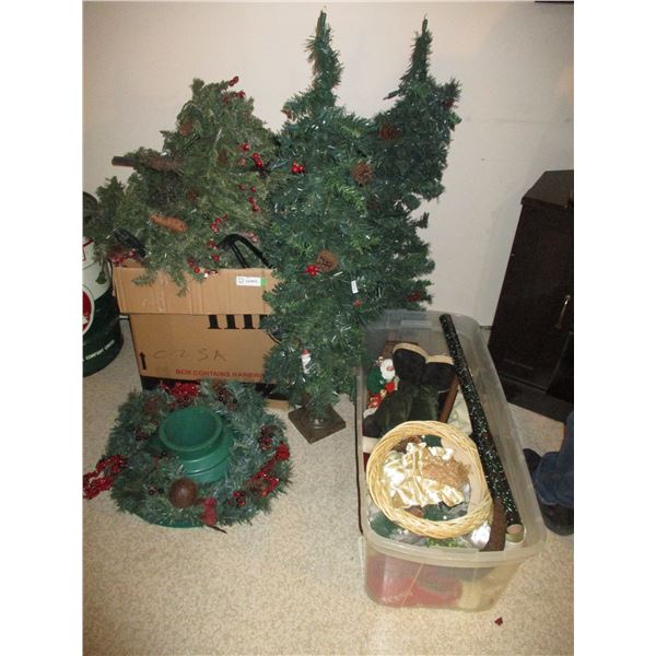 Christmas decor stand, tree tote misc