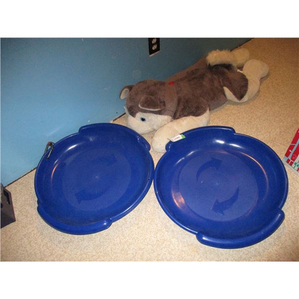 Stuffed dog with snow saucer (3)