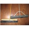 Image 3 : (2) Brooms