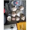 Image 3 : Caps, playing cards, shell collection