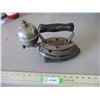 Image 1 : Coleman iron with trivet