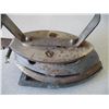 Image 2 : Coleman iron with trivet