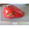 Image 3 : Honda 50z fuel tank (needs some repair)