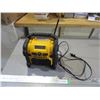 Image 1 : Dewalt Radio