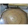 Image 2 : Crokinole board