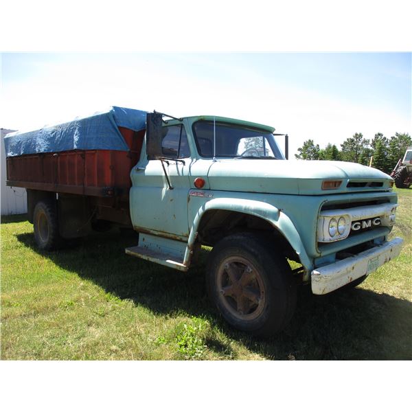 1967 GMC 960 grain truck (miles show 23656) 300 bushel - 292 engine (running) new muffler, 15ft box