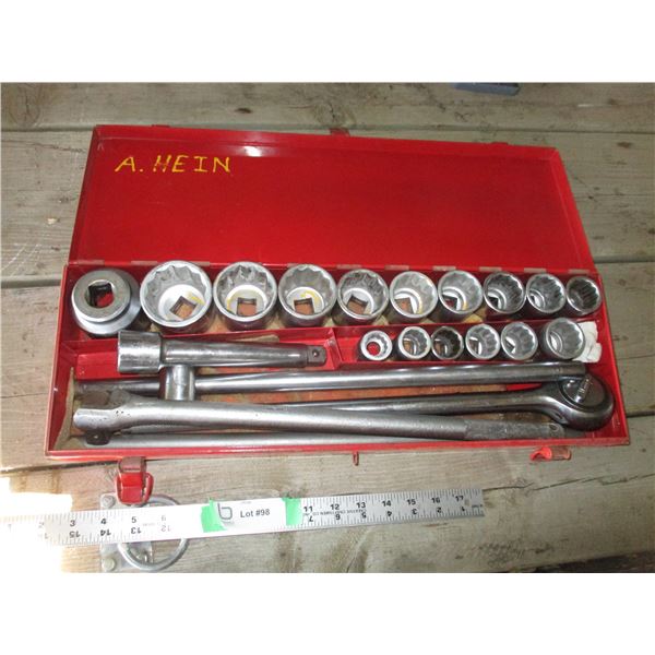 3/4 drive socket set with case