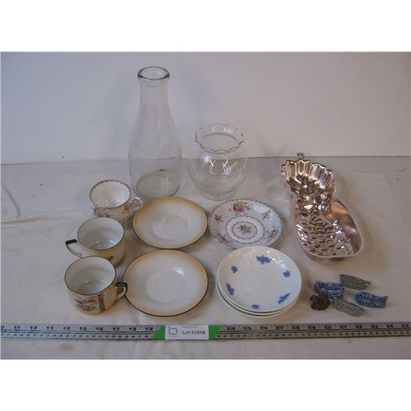 (5) small ornaments, cups and saucers, 2 vases