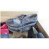 Image 3 : (5) Pairs of womens shoes size US 8
