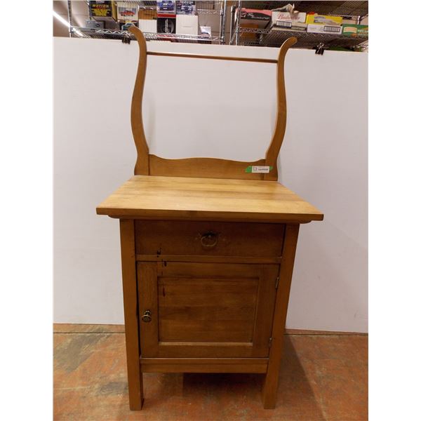 *Maple wash Stand (22x28x47)