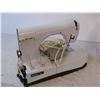 Image 4 : Necchi Lydia 544 Sewing Machine w/manual in excellent condition
