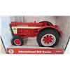 Image 2 : IH 560 Tractor 1:16 in box