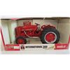 Image 2 : IH 300 Utility Tractor 1:16
