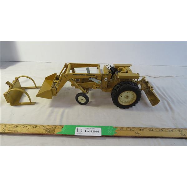 Custom IH Industrial Tractor with scoop attachments