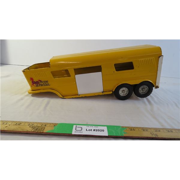 Vista Dome Horse Van trailer