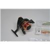 Image 7 : Fishing Reel & 11 New Hooks