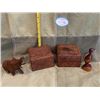 Image 1 : 2 wooden trinket boxes from India, with brass inlay on lid, and 2 wooden carved animal figurines. El