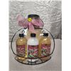 Image 2 : Tulip Bath Gift Set (Unopened)