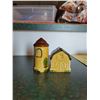Image 2 : 2 sets vintage salt and pepper shakers phonograph and barn/silo