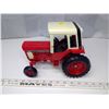 Image 2 : International 1586 Diecast Tractor Model