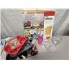 Image 6 : Kitchen Lot (Baking Molds, Decorating Stencils/Kit, Pasta Drying Rack, Vase, Small Water Bottle)