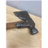 Image 2 : Vintage Hatchet Hammer Plumb