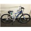 Image 2 : TREK 240 MOUNTAINTRACK BLUE/WHITE 21 SPEED FRONT SUSPENSION KIDS MOUNTAIN BIKE