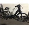 Image 2 : NO NAME BLACK 8 SPEED ELECTRIC CRUISER BIKE WITH REAR DISC BRAKE
