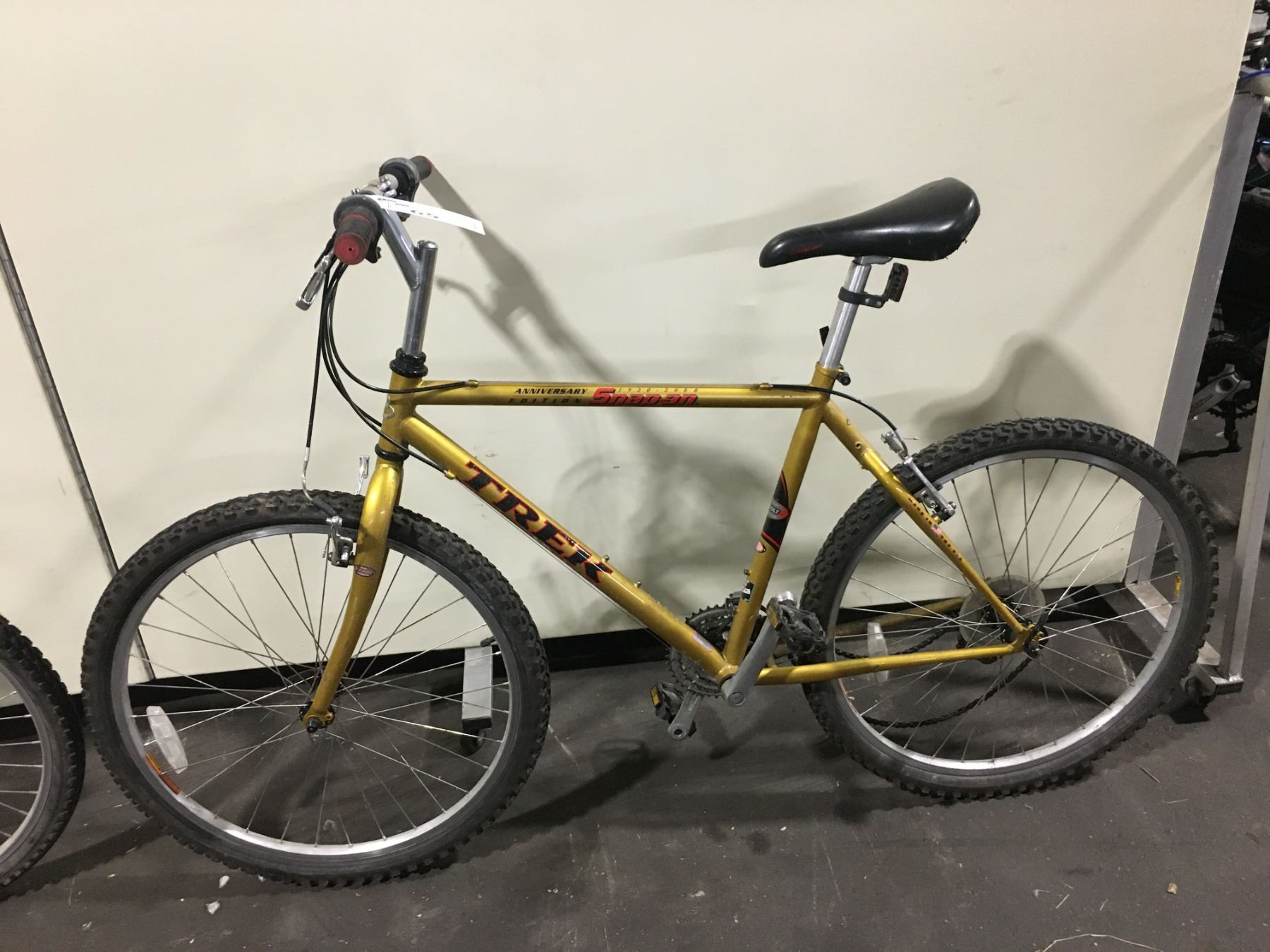 TREK SNAPON ANNIVERSARY ADDITION GOLD 24 SPEED MOUNTAIN BIKE