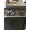 Image 2 : SQUIER 15 GUITAR AMP (POWERS ON)