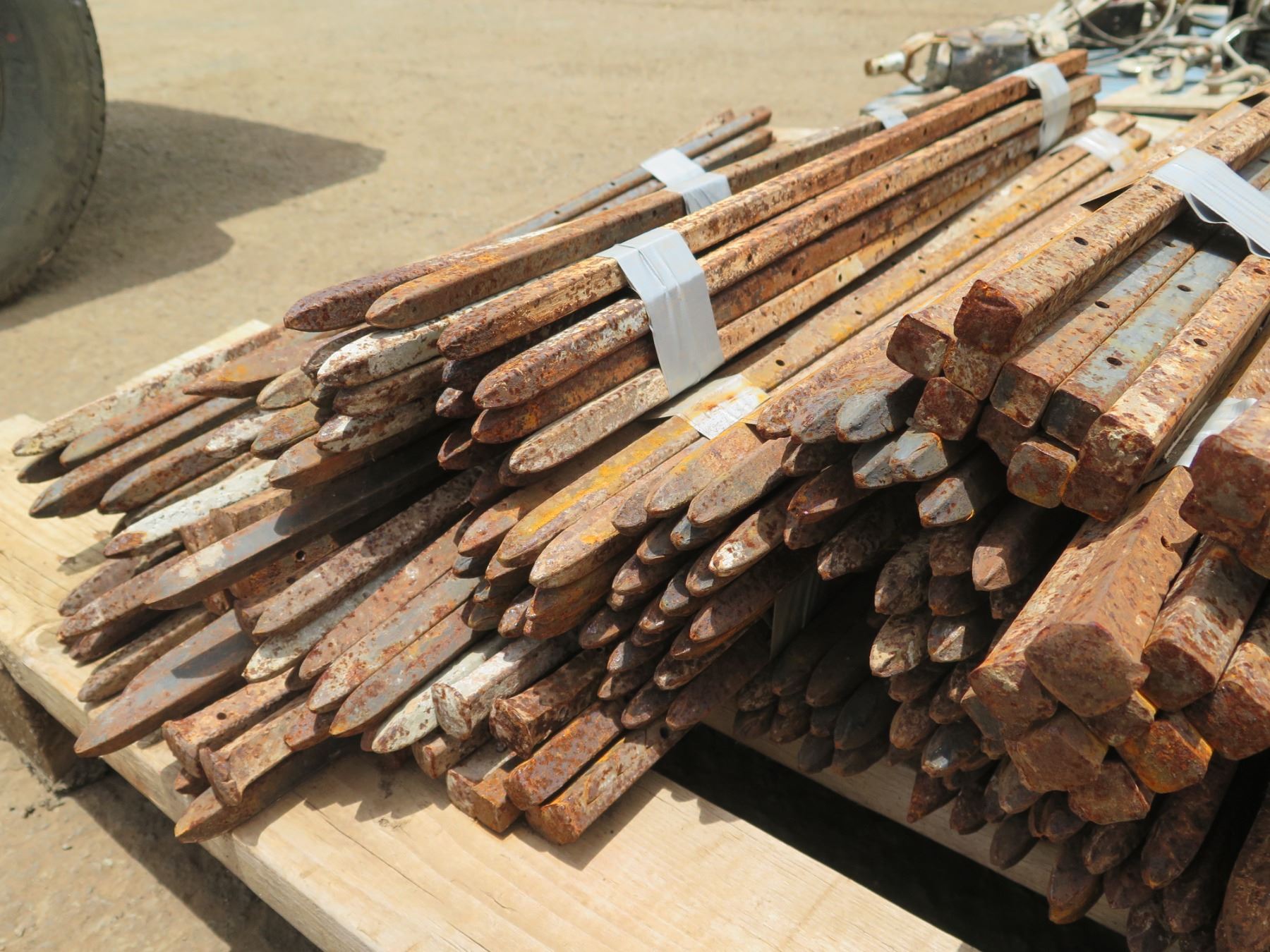 Pallet Multiple Perforated Metal Stakes Pallet Multiple Perforated Metal Stakes