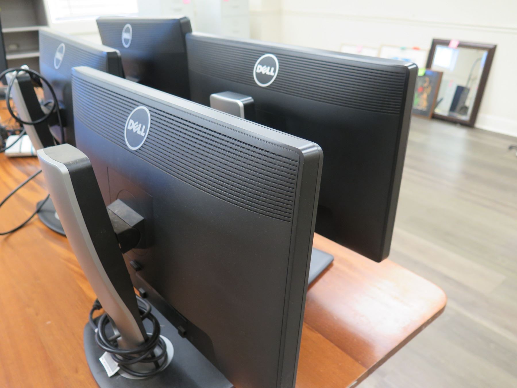 Qty 4 Dell Flat Panel Computer Monitors Rev A00