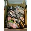 Image 2 : BOX OF ASSORTED KITCHEN ITEMS INCLUDING; PIZZA CUTTER, PASTA SPOONS, SPATULAS & MORE