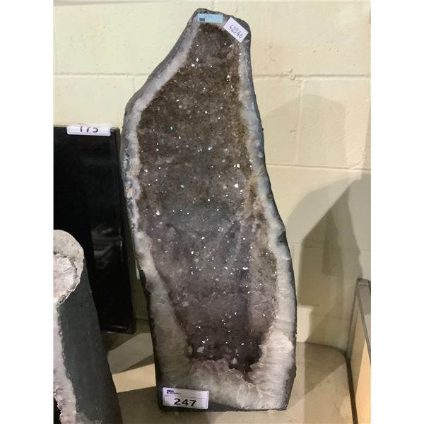 AMETHYST GEODE 60.30 KG APPROX. 32 X 12"