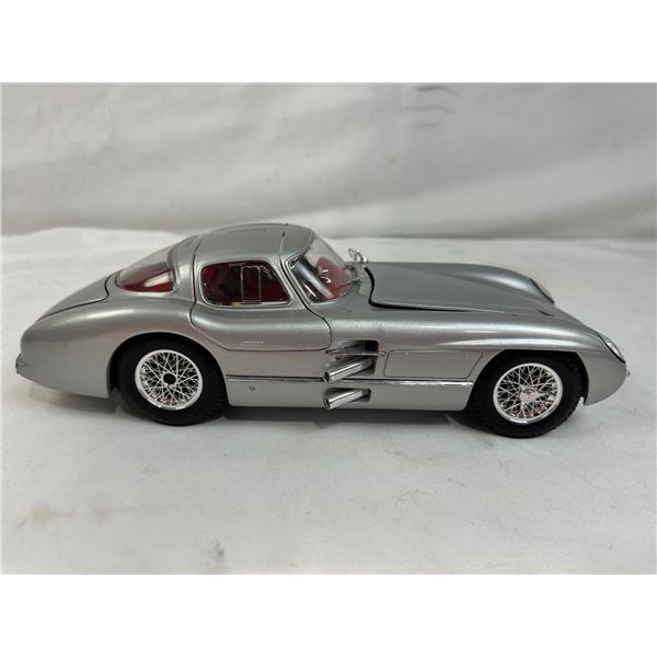 Maisto Mercedes Benz 300 SLR 1:18 scale
