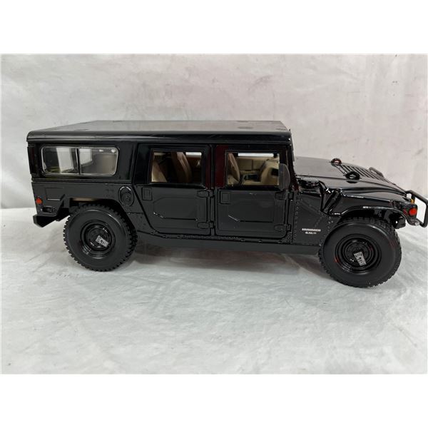 Maisto Hummer Scale 1:18