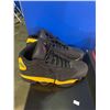 Image 2 : JORDAN 13 SHOES SIZE 9.5