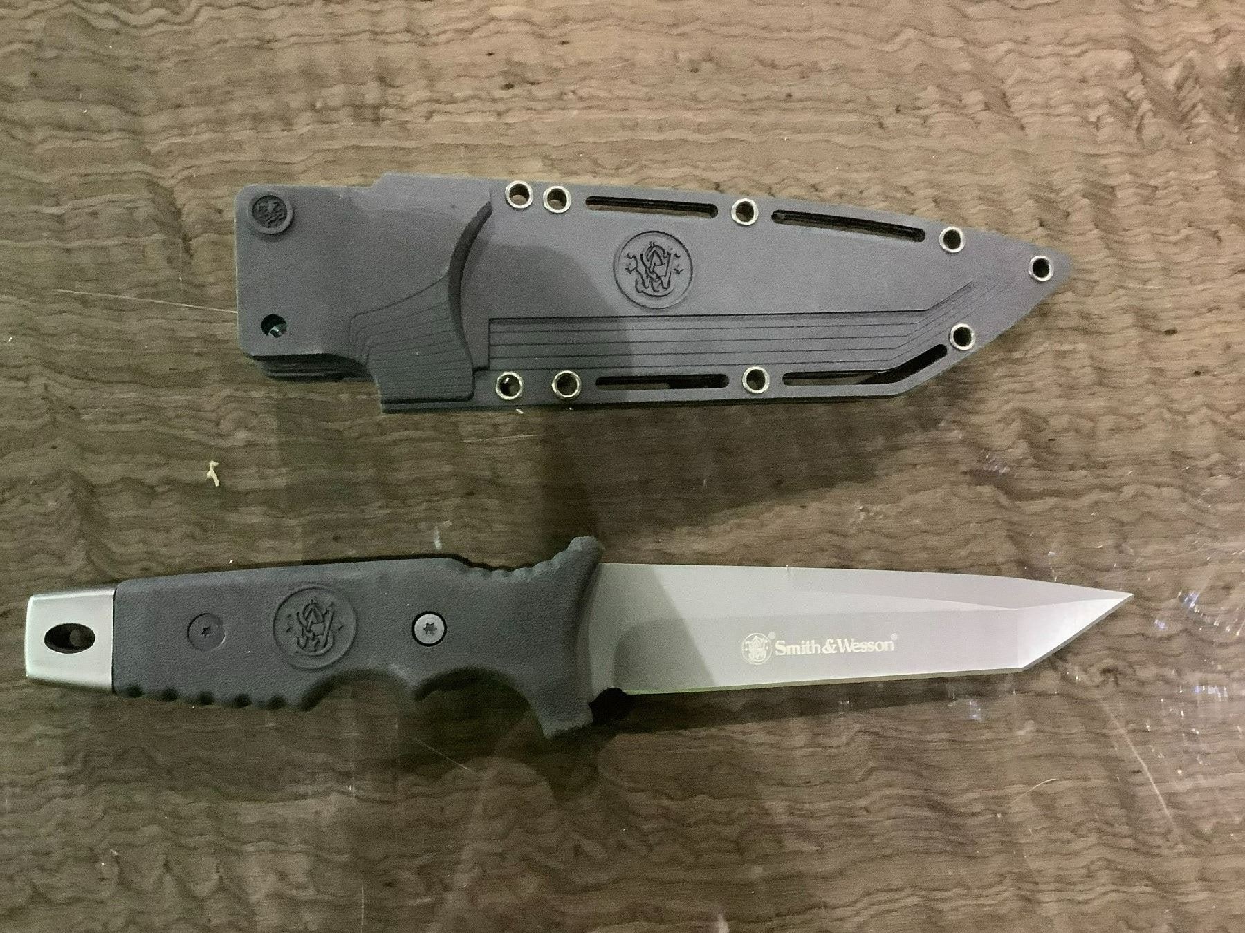 Sw7 Front SMITH & WESSON SW7 KNIFE WITH SHEATH