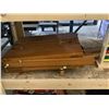Image 2 : ASSORTED ITEMS INCLUDING; FOLDING ART EASEL, ABACUS, PLUSH ROBE & MORE
