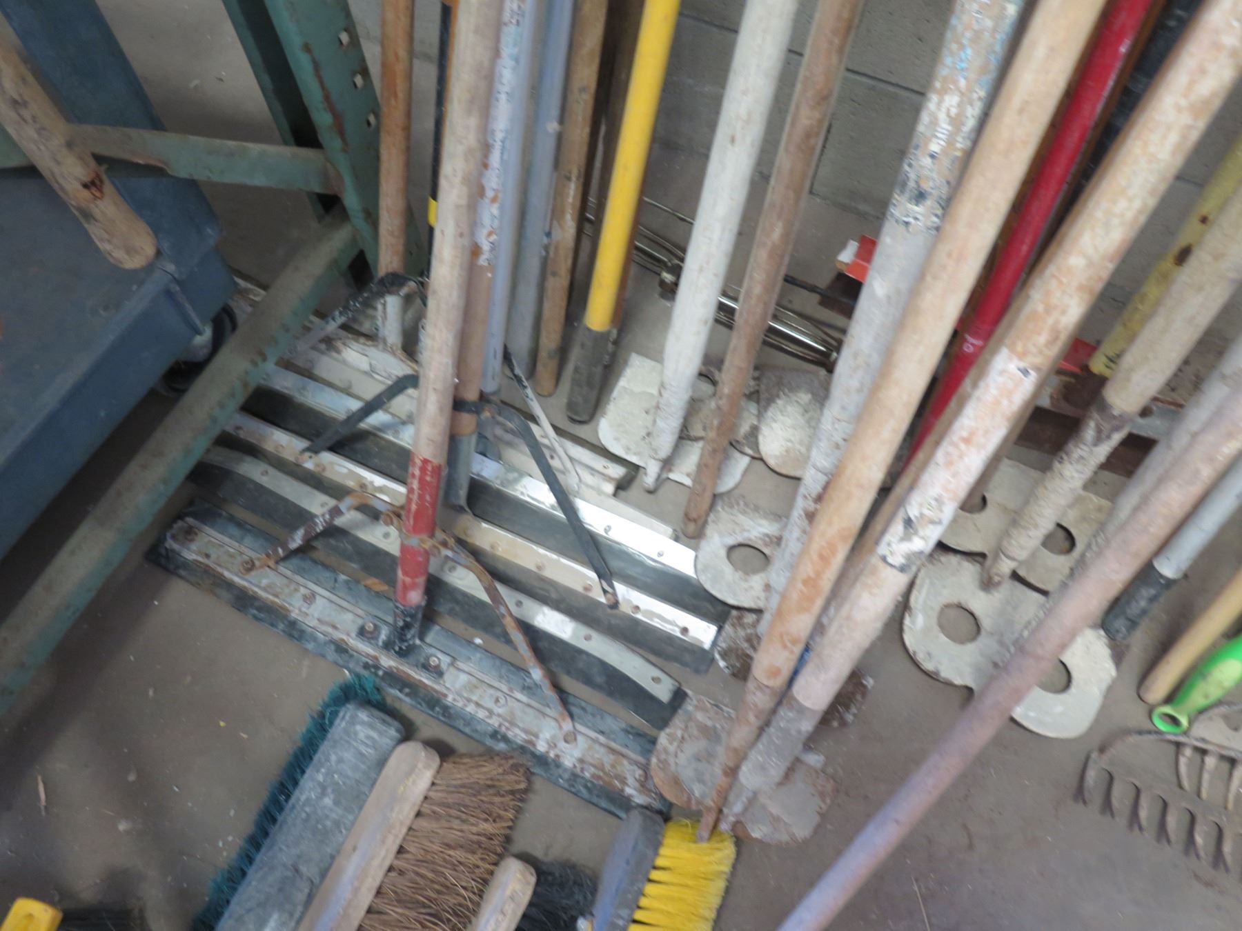 Multiple Rakes, Shovels, Brooms, Mops, Axes, etc - Oahu Auctions