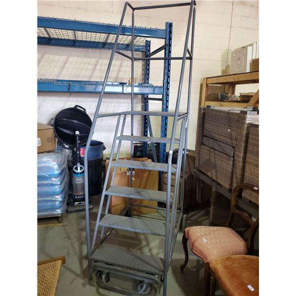 MOBILE WAREHOUSE STAIRS (5 STEPS & PLATFORM)