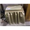 Image 2 : SMALL MAKEUP VANITY STOOL