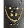 Image 2 : BAG OF ASSORTED JEWELRY