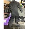 Image 2 : 3 BLACK BROOKS WETSUITS
