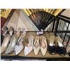 Image 2 : 2 WALL ART FANS AND ASSORTED WOMEN'S SHOES