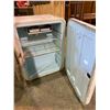 Image 2 : VINTAGE LOC MINI FRIDGE