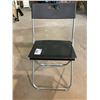 Image 2 : 4 FOLDING CHAIRS