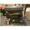 Image 2 : ANTIQUE WHITE SEWING MACHINE