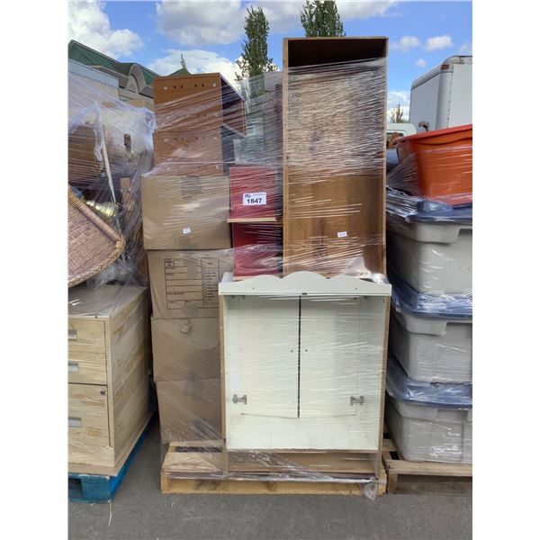 PALLET OF STORAGE LOCKER GOODS